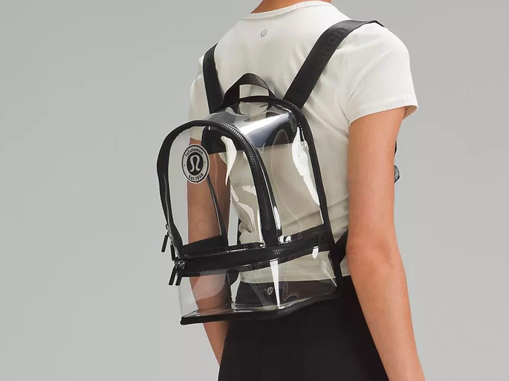 lululemon-clear-backpack أكياس lululemon الشفافة تم شحنها مقابل 38 دولارًا فقط (مثالية للحفلات الموسيقية والمهرجانات والمزيد!)