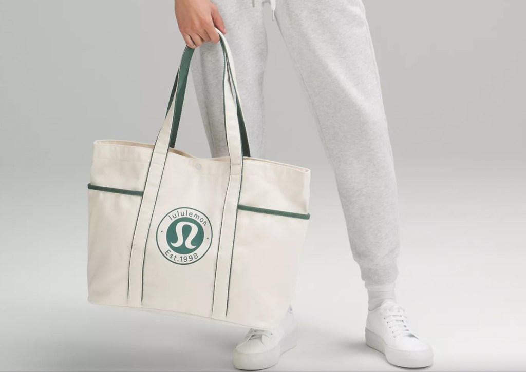 hand holding tote bag 