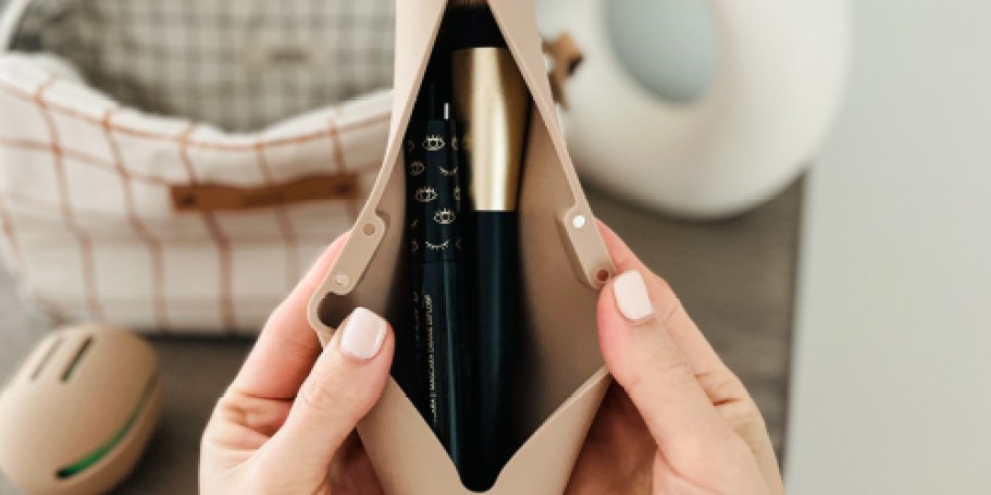 The Ultimate List of Gifts for Travelers (Almost All Under $30!)