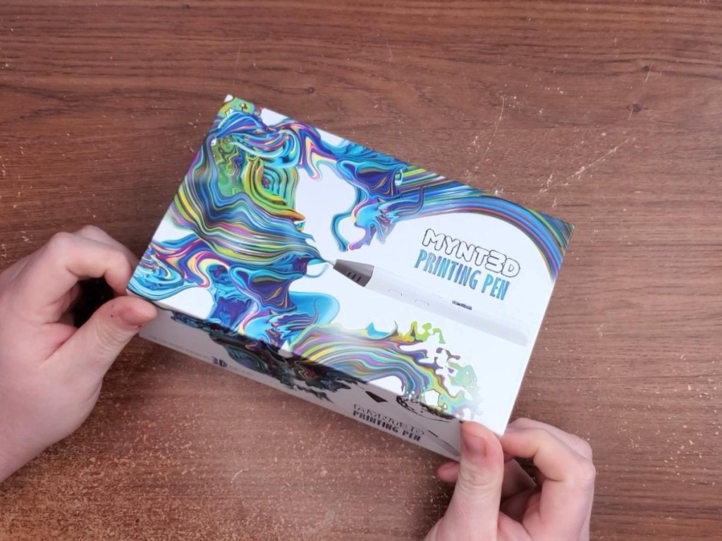 opening the box of a 3D printing pen