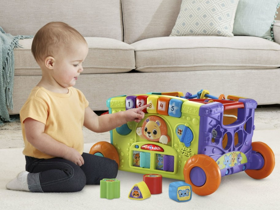 Kid playing with wagon on the floor