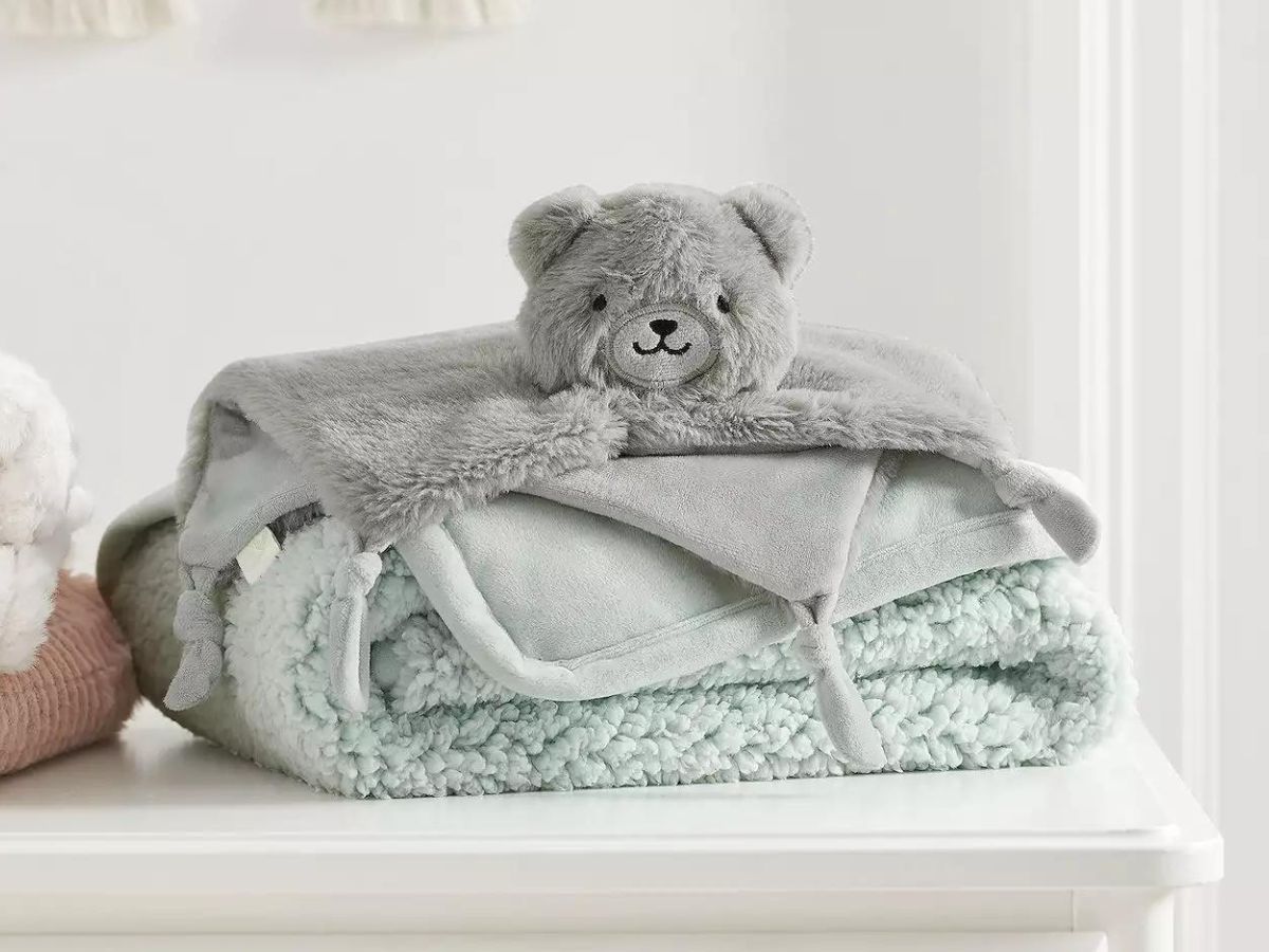 Koolaburra by Ugg throw Like new Charcoal Gray Bedding