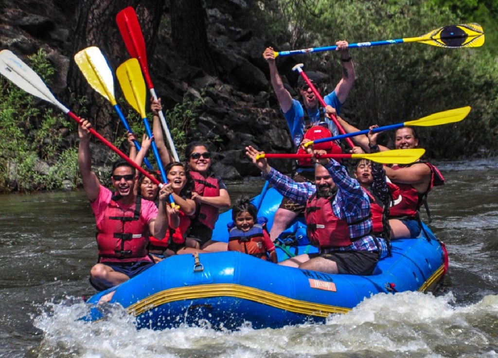 Military families on a white water rafting excursion thanks to Project Sanctuary