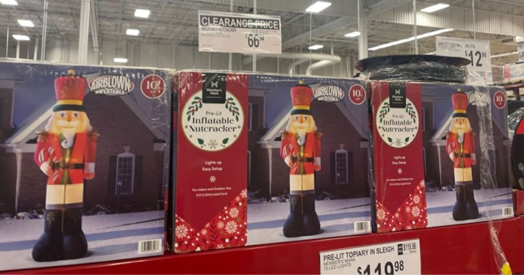 Sams-Club-Christmas-Clearance-Inflatable-Nutcracker تصفية عيد الميلاد في نادي سام |  خصومات كبيرة على ديكورات جنوم والأضواء الخارجية والمزيد!