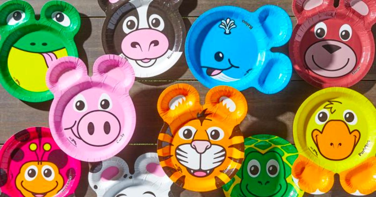 hefty Zoo pals paper plate designs spread out on a wooden pic nic table