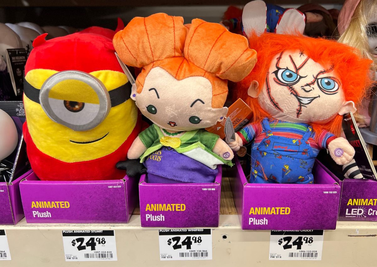 animated-plush-minion-winnie-sanderson-and-chucky ديكور هوم ديبوت الجديد للهالوين |  هيكل عظمي طويل القامة بطول 5 بوصات مع عيون LED فقط 29.98 دولارًا + المزيد