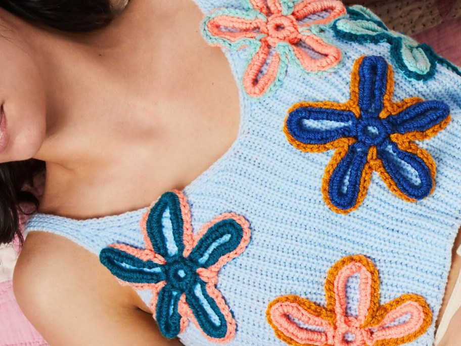 crochet tanktop with flowers
