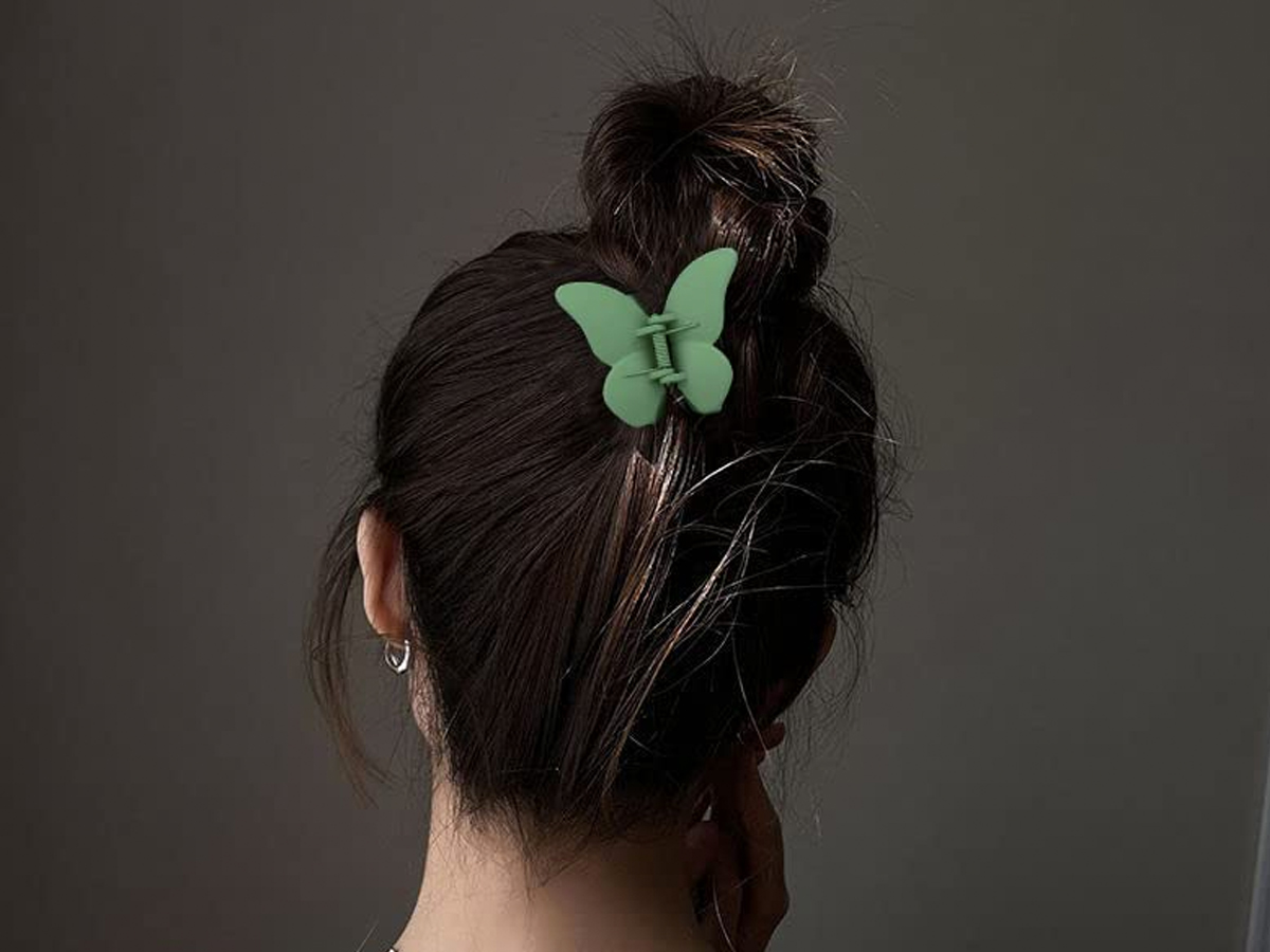 woman with hair in green butterfly claw clip
