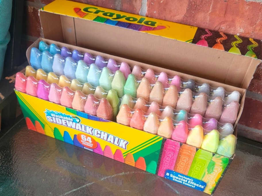 crayola sidewalk chalk 64-count box in packaging