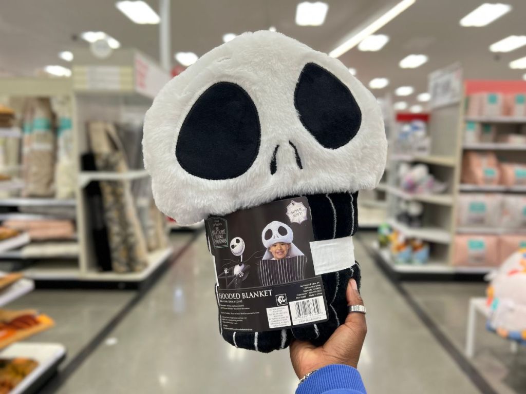 Jack-Skellington-Hooded-Blanket هذه البطانيات ذات القلنسوة الممتعة للأطفال ستكون هدايا رائعة!