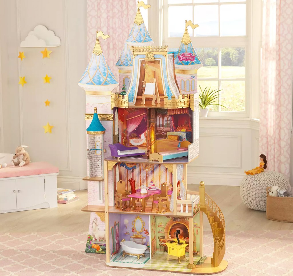 KidKraft-Disney-Princess-Royal-Celebration-Dollhouse بيوت الدمى من KidKraft بسعر يبدأ من 63.71 دولارًا أمريكيًا ويتم شحنها على موقع Kohls.com (السعر العادي 118 دولارًا أمريكيًا)