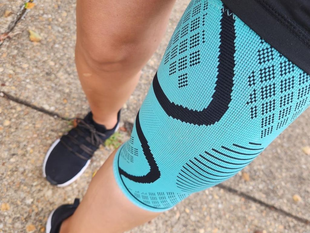 A person wearing a Modvel Knee Compression Sleeve in Blue