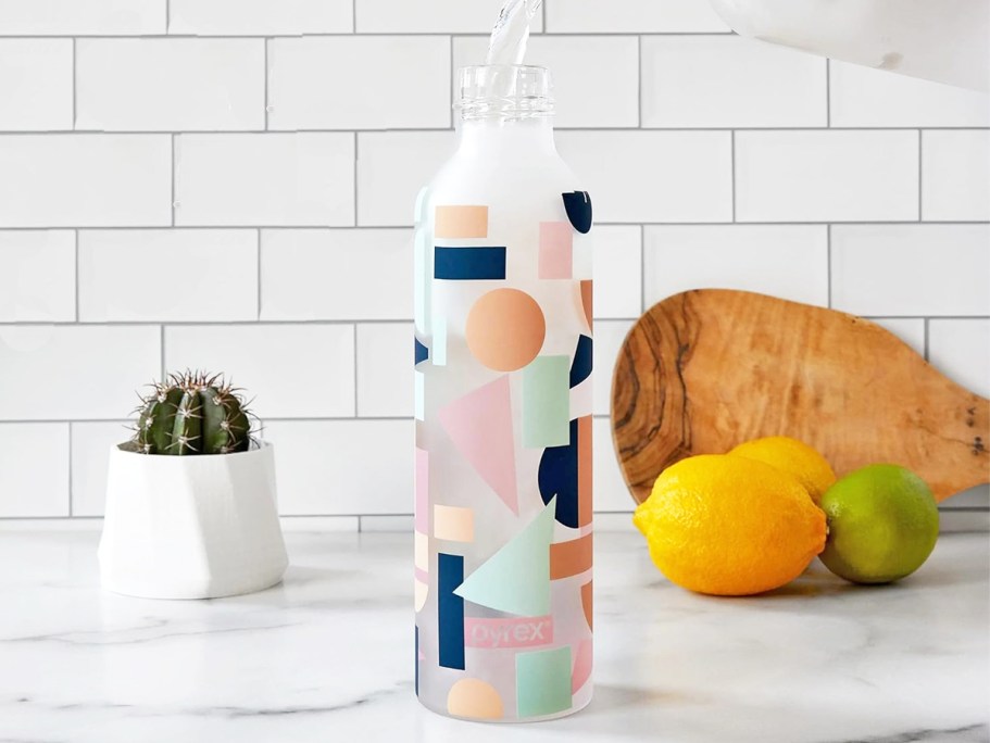 Pyrex Color Changing Glass Water Bottle Only $7 on Amazon (Regularly $25)