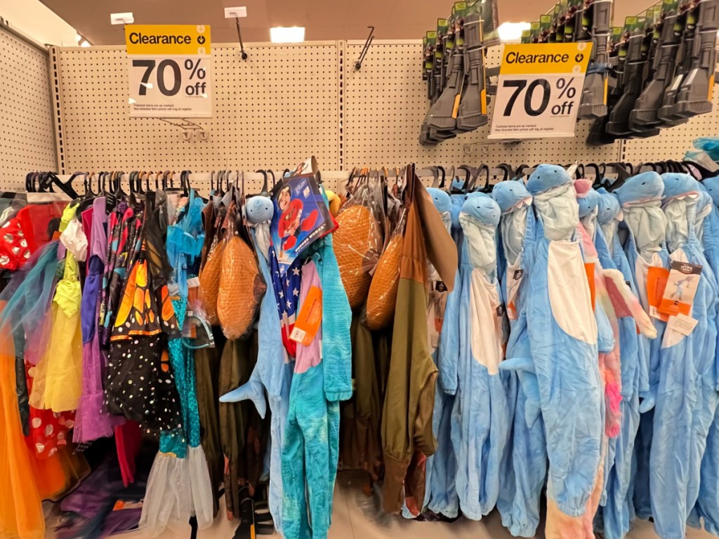 Target-Halloween-Costumes-on-clearance-for-70-off التصفية المستهدفة خصم 90% على ديكورات عيد الفصح والحلويات والمزيد!