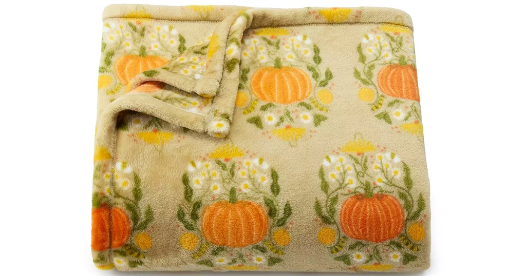 The-Big-One-Oversized-Supersoft-Plush-Throw-Pumpkin-Floral بطانيات Kohl's The Big One Throw من 11.99 دولارًا (تصميمات الهالوين الممتعة وديزني)