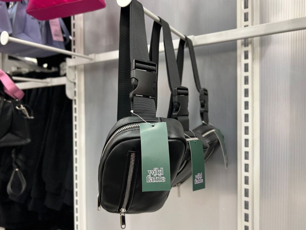 Wild-Fable-Belt-Bags حزم Wild Fable Fanny Packs بسعر 10.50 دولارًا فقط في Target (تشبه حقائب حزام lululemon)