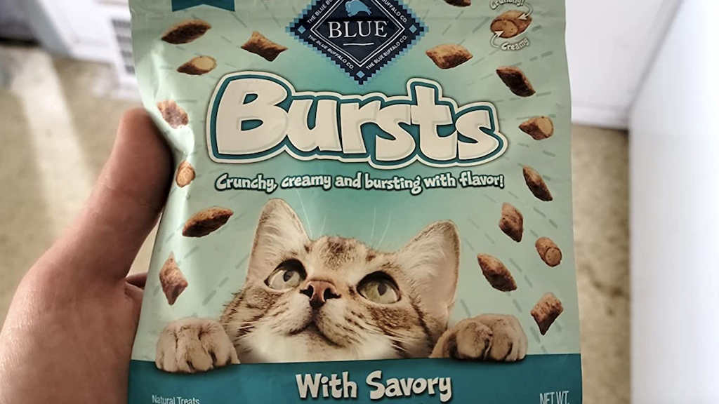 Bursts cat treats 