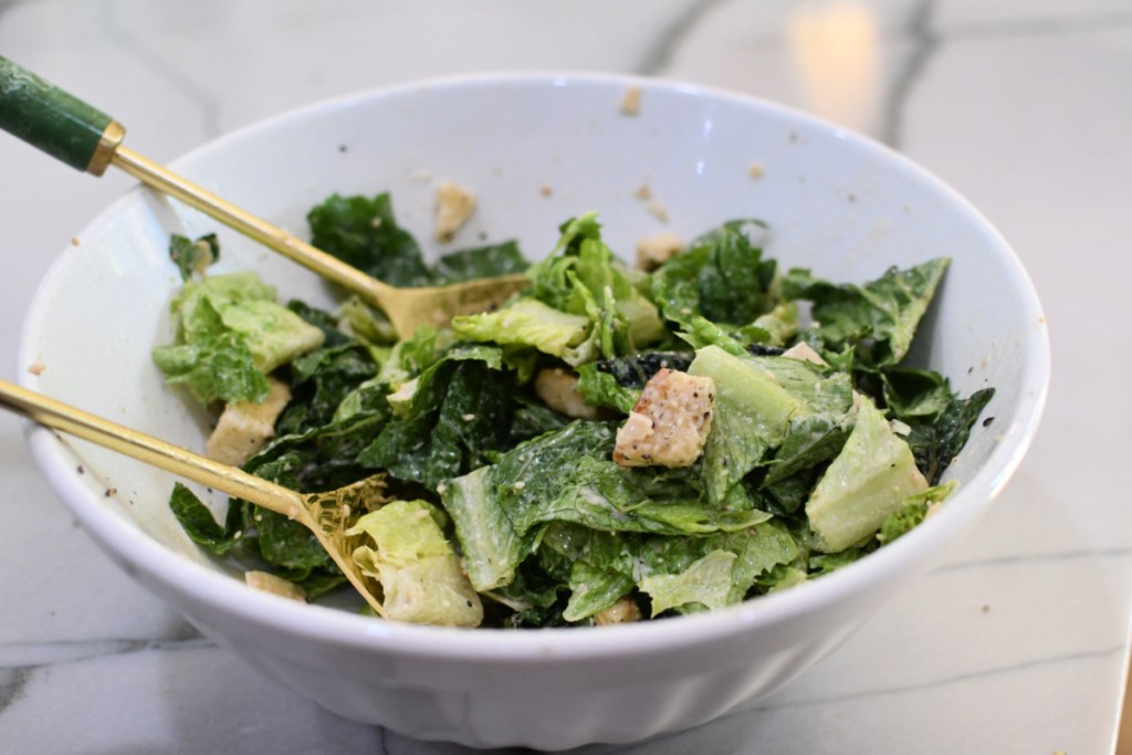 good-and-gather-caesar-salad-kit-from-Target- معكرونة قرع الجوز سهلة مع براعم بروكسل بالثوم