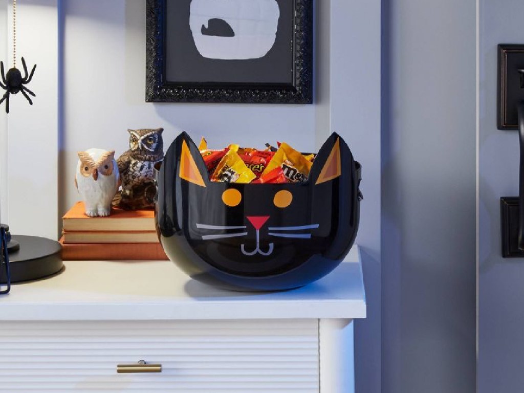 halloween cat bowl with candy inside displayed on the table
