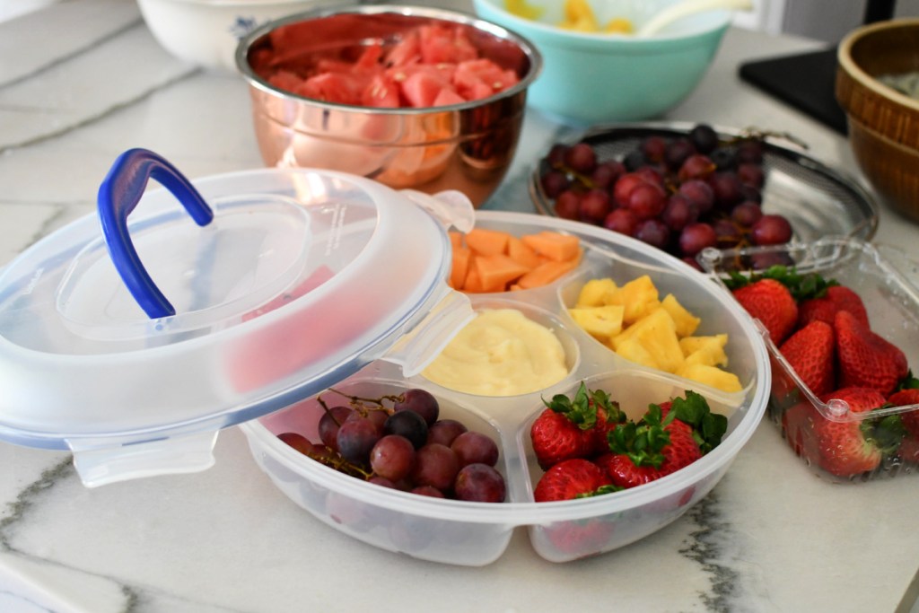 locknlock veggie tray with cut fruits and dip