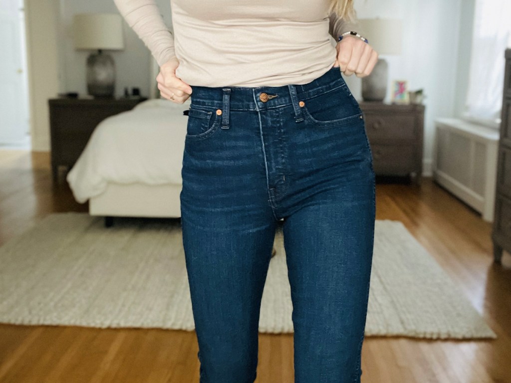 woman wearing blue jeans 