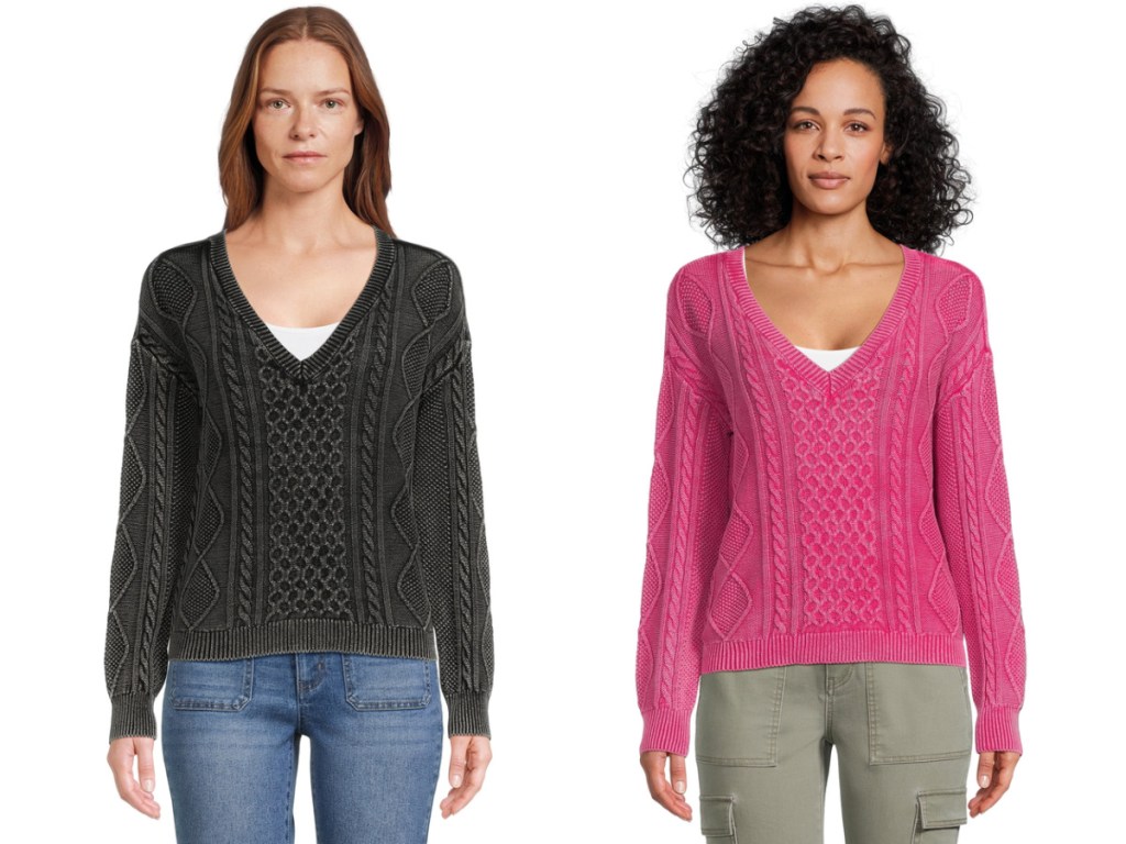 model-displayed-wearing-No-Boundaries-Juniors-Washed-Cable-Knit-V-Neck-Top سترة صوفية بألوان قوس قزح للسيدات من Walmart بسعر 22.98 دولارًا فقط