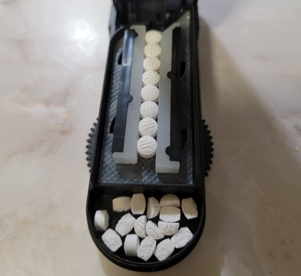 pill splitter cutting multiple pills