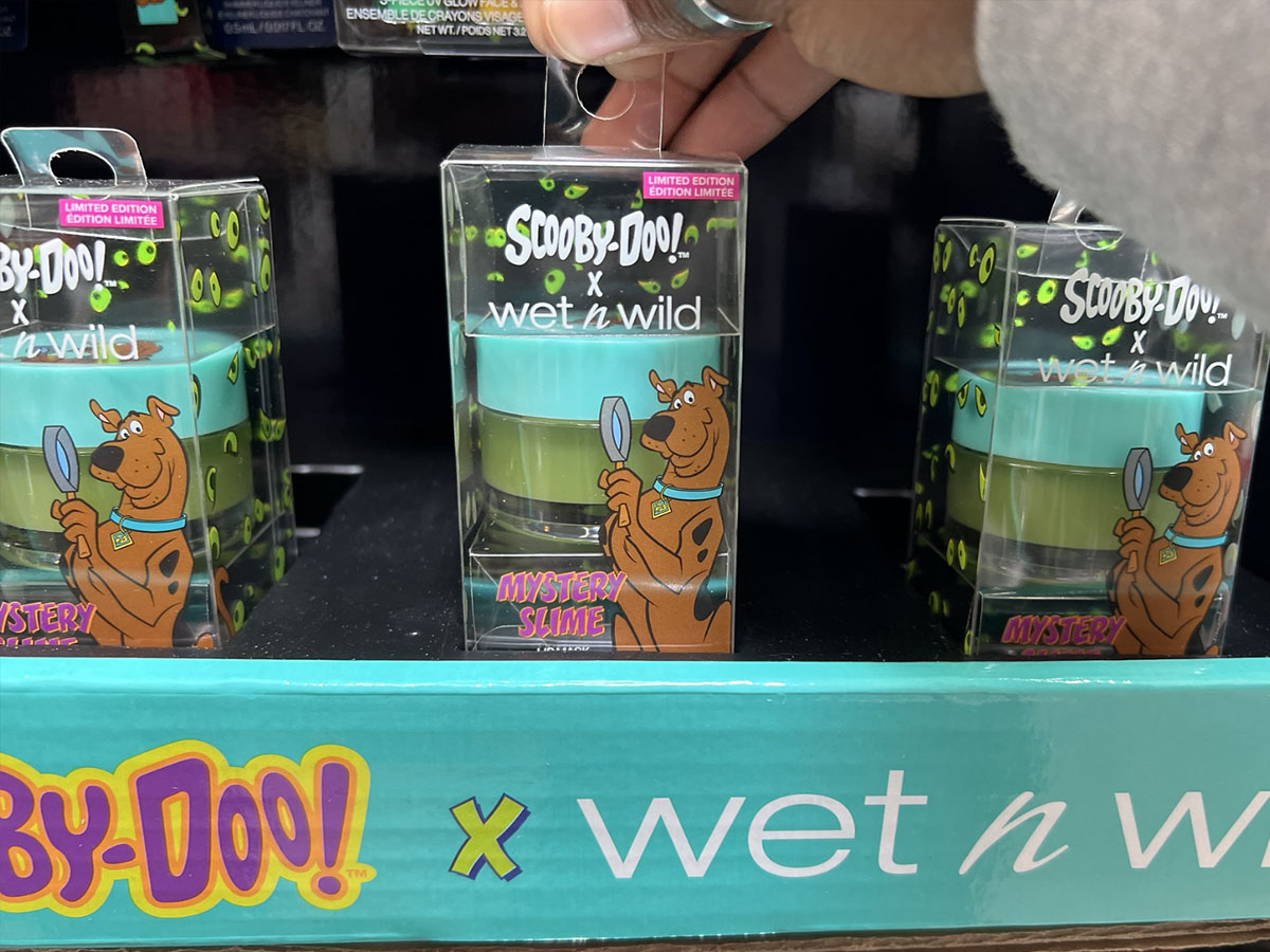 تصل اليد إلى حزمة الوحل الغامضة من Wet N Wild Scooby Doo