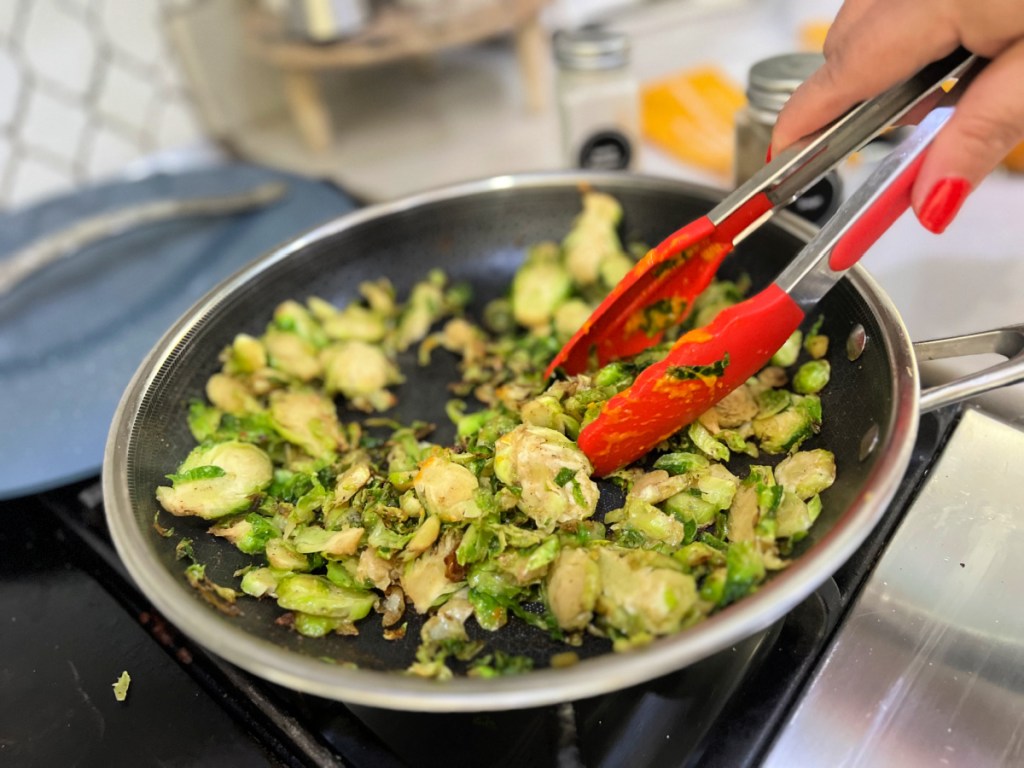 tossing-shaved-brussels-sprouts- معكرونة قرع الجوز سهلة مع براعم بروكسل بالثوم