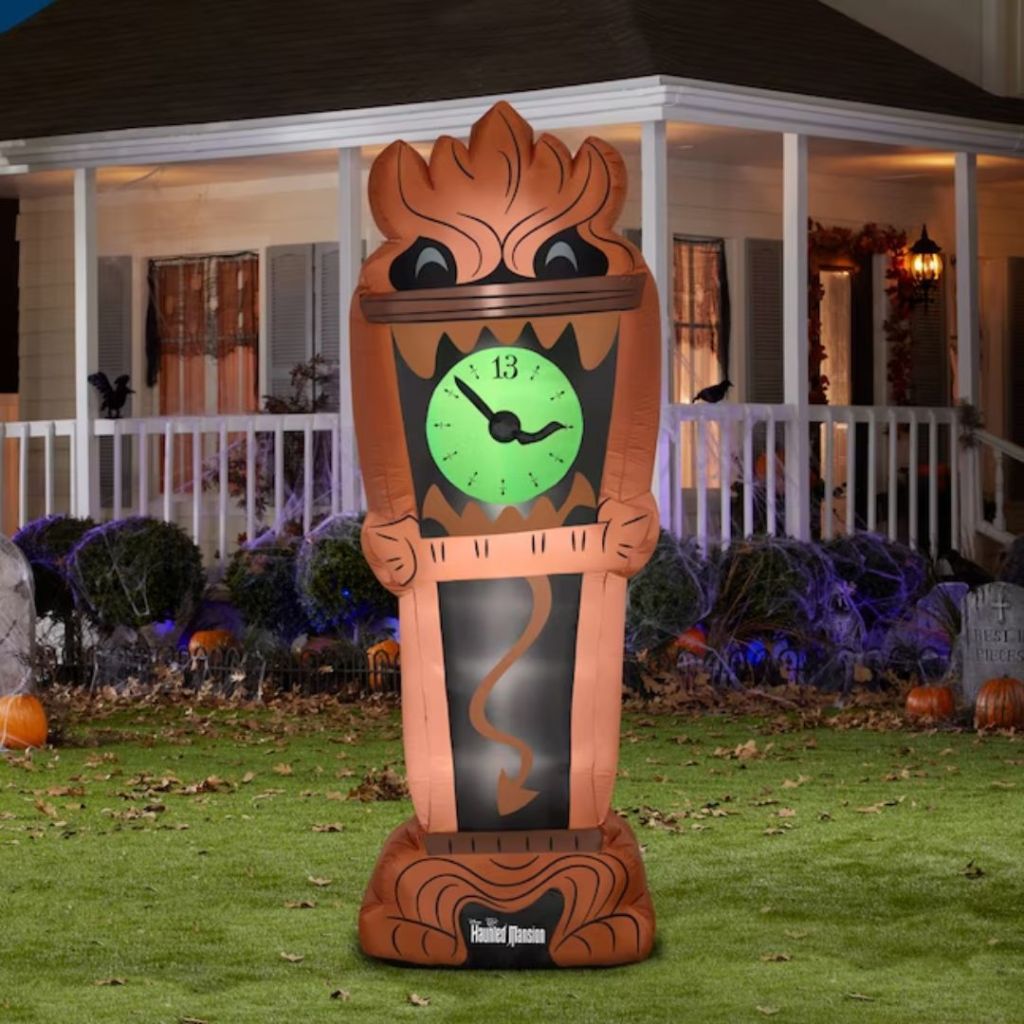 Disney 8-ft Lighted Animated The Haunted Mansion Clock Inflatable 