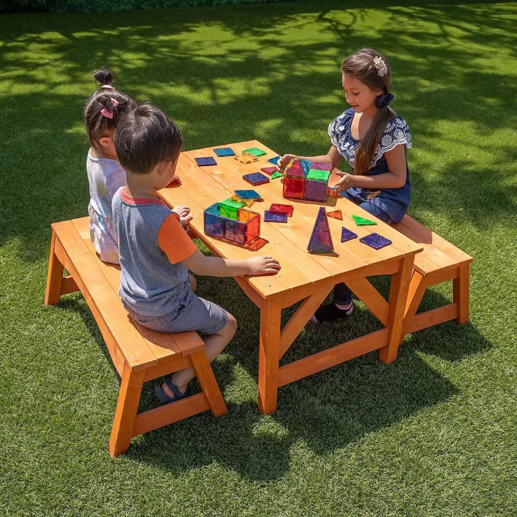 طاولة نزهة خشبية للأطفال من Sportspower مع مقعد منفصل 