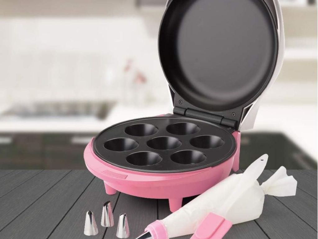 Betty Crocker Cupcake Maker in pink