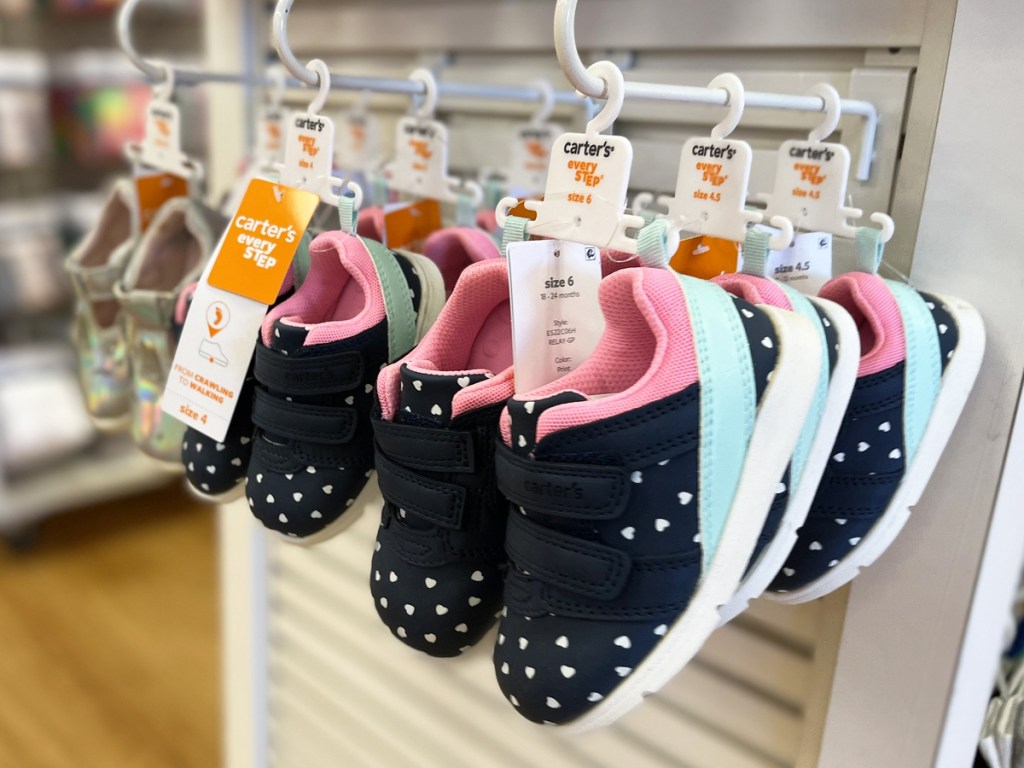 Carters-Baby-Every-Step-Heart-Sneakers عرض التصفية الساخن لكارتر |  المحملات والسراويل القصيرة والمزيد من 2.79 دولارًا