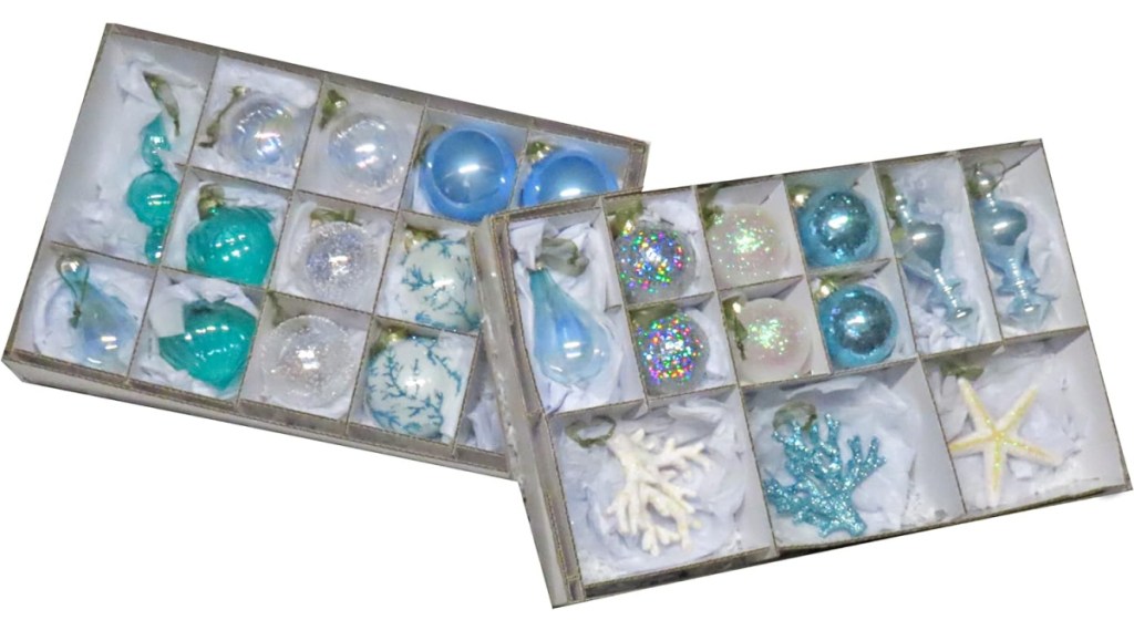 مجموعة HGTV Home Collection مكونة من 24 قطعة زجاجية لعيد الميلاد من The Sea Ornaments