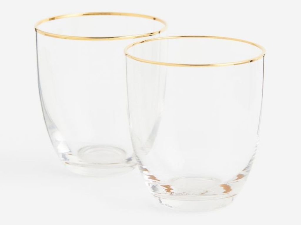 2 glass tumblers with gold rims