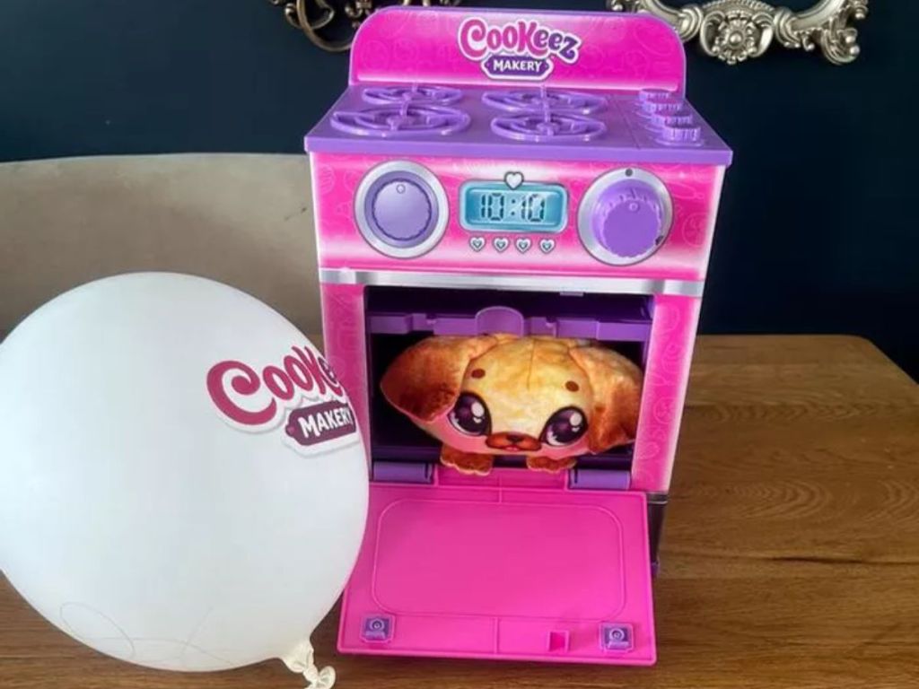 I bought a Cookeez Makery and got the cinnamon pooch! It's