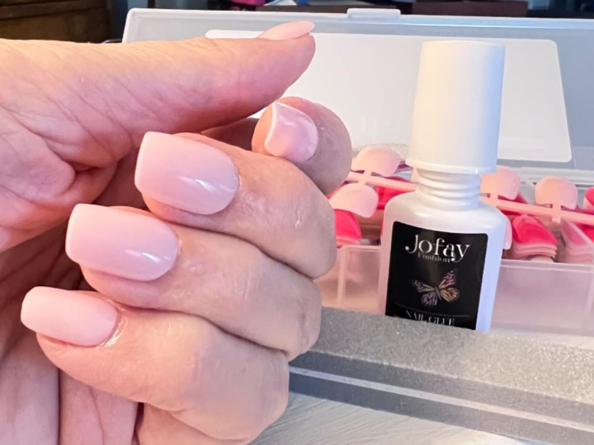 HUGE DIY Gel PressOn Nails Kits from 18.69 on Amazon (Only 1.70 Per