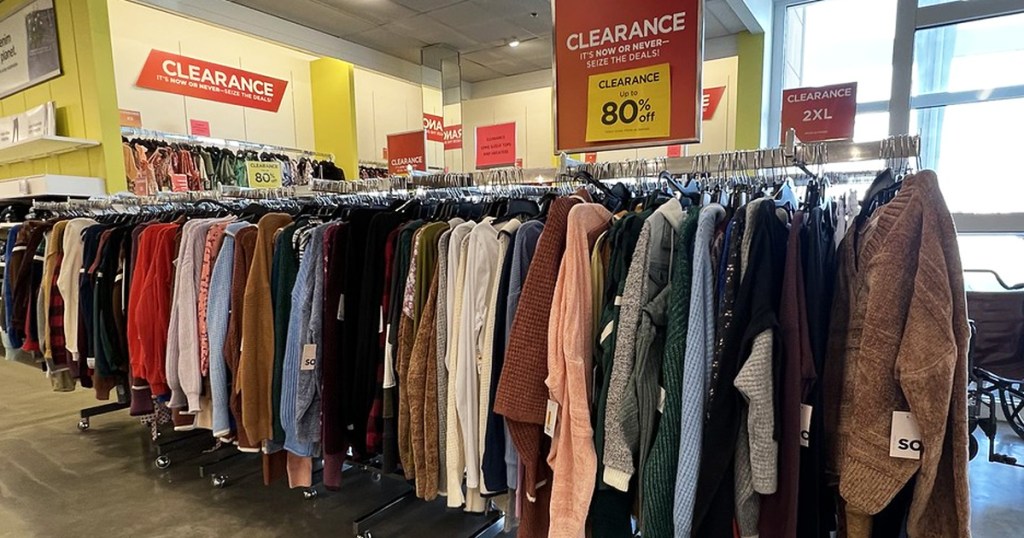 rack of clearance clothing at kohl's