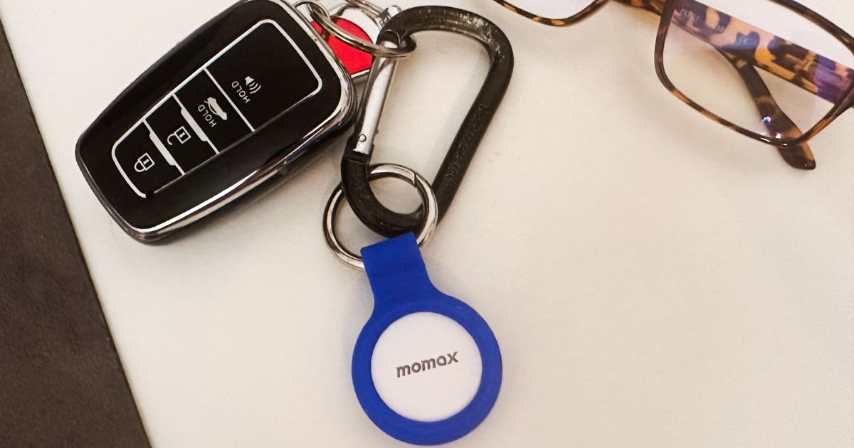 momax tracker tag shown on keychain