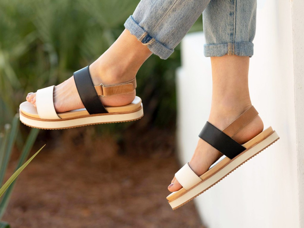 Nisolo-Go-To-Flatform-Sandals خصم إضافي 30% على أحذية Nisolo |  أحذية وصنادل نسائية مستدامة والمزيد بسعر يبدأ من 56 دولارًا