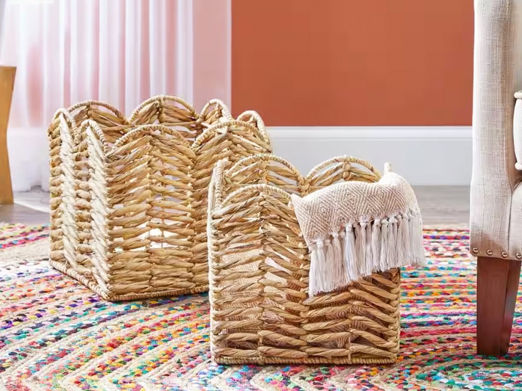 square wicker baskets with scalloped edges