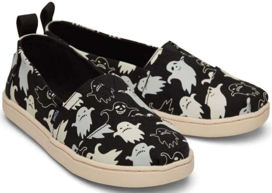 A pair of toms ghost print kids shoes