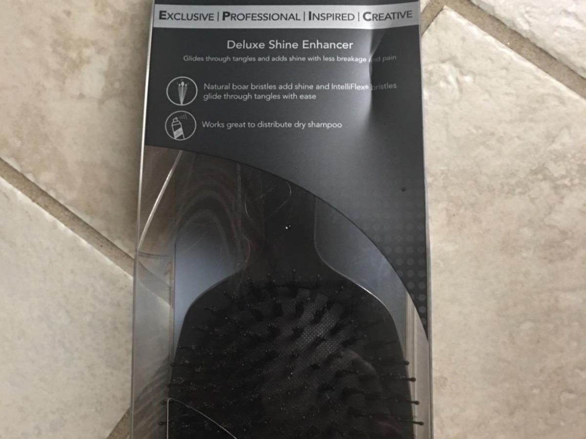 Wet Brush Epic Professionals Paddle Brush in the packaging