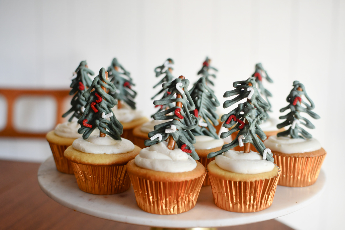 Try This Easy Christmas Tree Cupcake Topper for the Holidays!