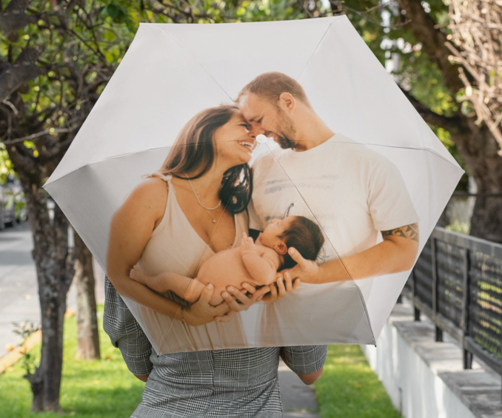couples photo umbrella