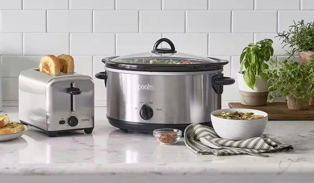 cooks-slow-cooker-3 طهي طباخات بطيئة احتفالية بسعر 11.69 دولارًا فقط على JCPenney.com (22 دولارًا عاديًا)