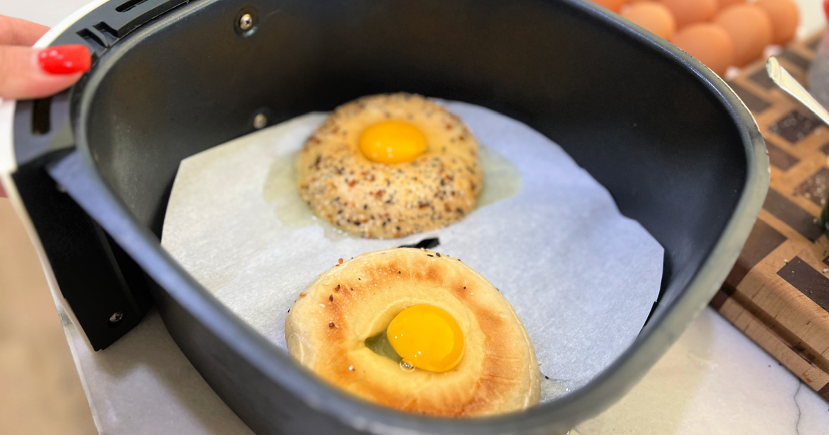 Air fryer egg, cheese and bacon bagels
