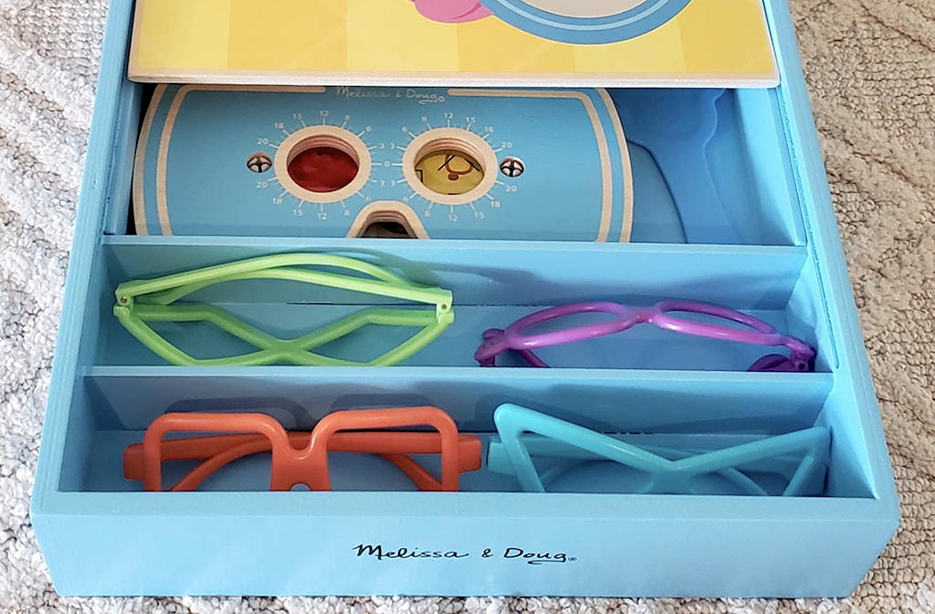 Melissa & Doug playlet with glasses