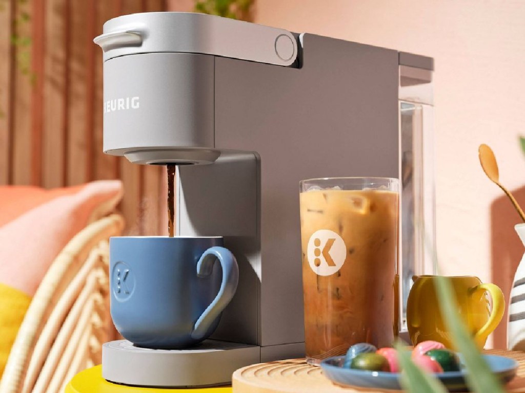 keurig-k-slim Keurig K-Slim + ماكينة صنع القهوة المثلجة بسعر يبدأ من 49.98 دولارًا أمريكيًا ويتم شحنها (130 دولارًا أمريكيًا) |  مشروبات ساخنة ومثلجة على حد سواء!