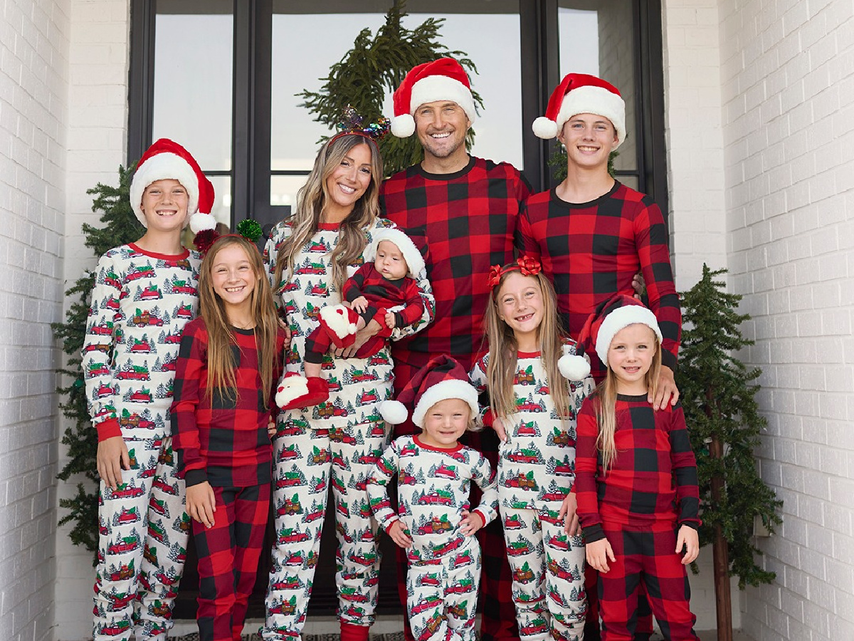 The children's place family christmas online pajamas